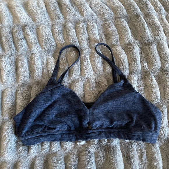 ALO Yoga Sport Bras - Picture 4 of 9